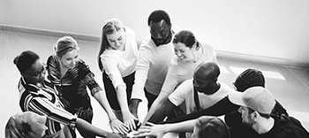 Sozial- und Verhaltenswissenschaften Du würdest gerne einen Studiengang im Bereich Sozial- und Verhaltenswissenschaften studieren? Hier findest du Infos und Studiengänge.