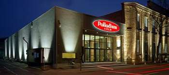 Pressemitteilung: Bachelor Messe Köln am 07. November Das Palladium Köln ausgeleuchtet bei Nacht.