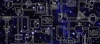 Bachelor Medieninformatik Eine Darstellung diverser Icons von Social Media Plattformen und Elektronikmarken. Diese sind alle zeichnerisch wie eine Art Netzwerk verknüpft.