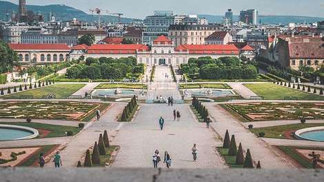 Das Schloss Belvedere und der prächtige Schlossgarten in Wien. 