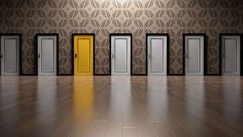 Die Qual der Entscheidung. Viele Türen - eine Wahl.