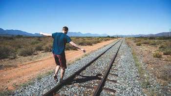 Zweigleisiges Lernen. Zwischen zwei Spuren.