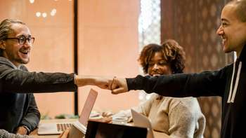 Kaufmännische Ausbildungen Kaufmännische Ausbildungen können eine Alternative zum Studium sein.