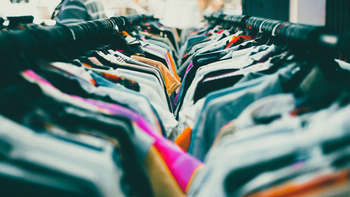 Welche Farbe soll's denn sein? Abishirts am Bügel.