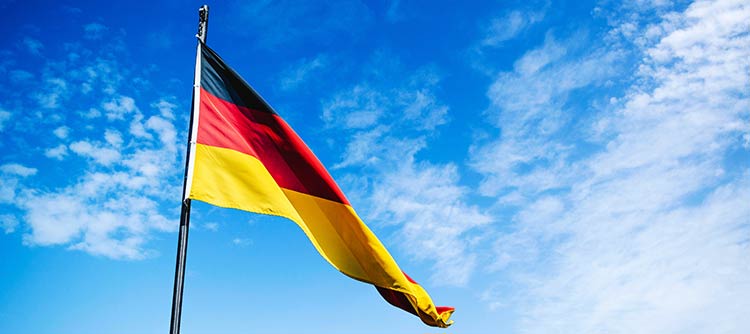Deutsch als Fremdsprache Ausschnitt der Deutschland-Flagge.